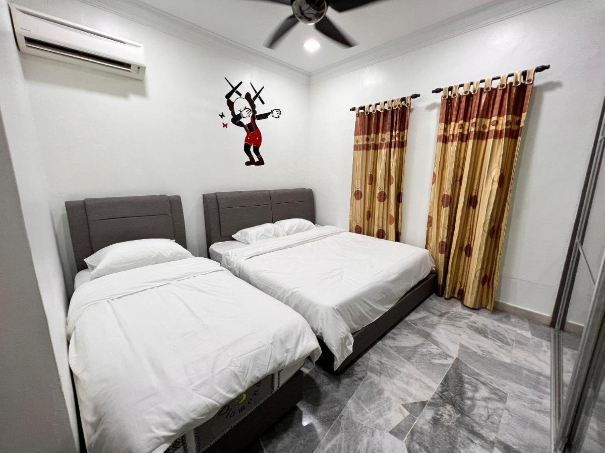 Bearbrick Homestay With Pool Port Dickson Exterior photo