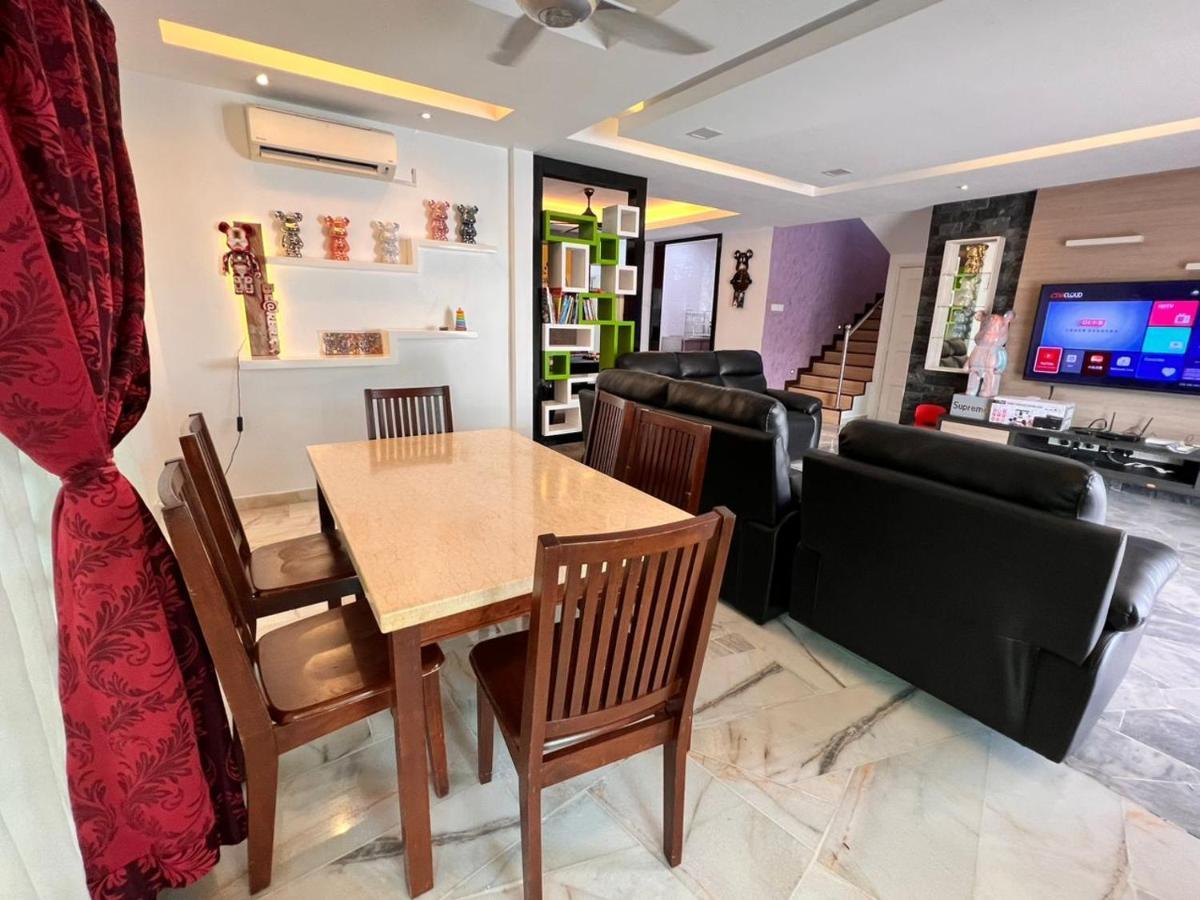 Bearbrick Homestay With Pool Port Dickson Exterior photo