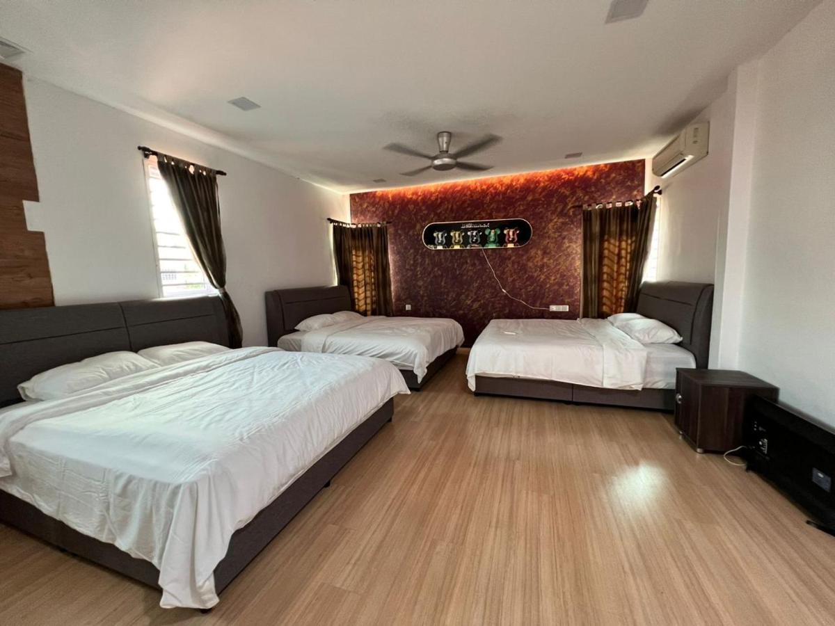 Bearbrick Homestay With Pool Port Dickson Exterior photo